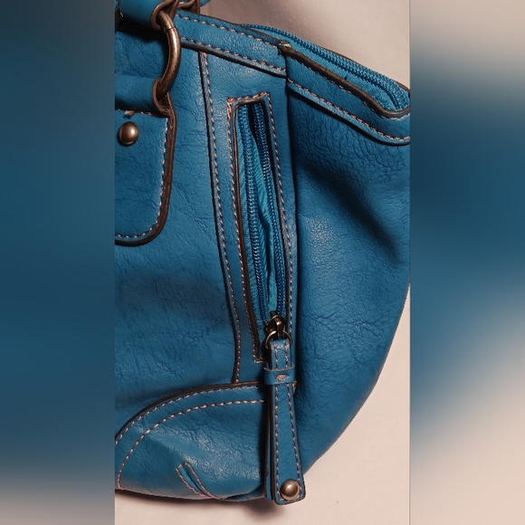 Like New St. JOHNS BAY Shoulder Bag - Picture 3 of 9